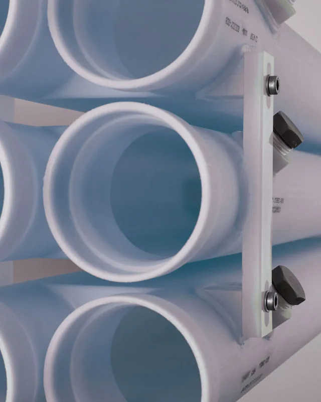High-purity fluid handling manifold
